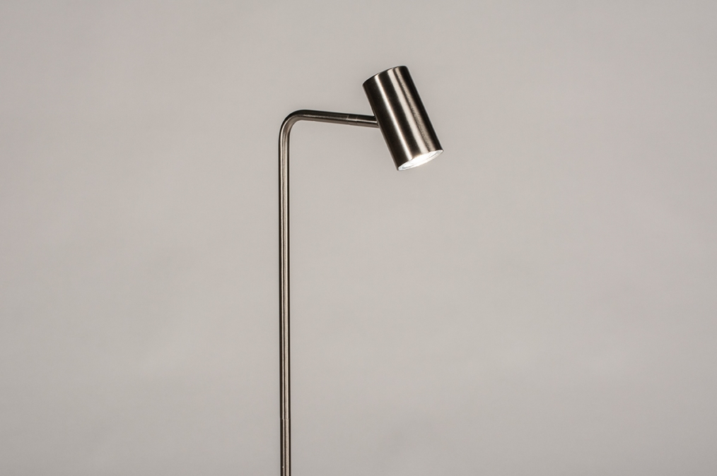 Foto 14163: Moderne staande leeslamp met GU10 fitting en schakelaar op het armatuur