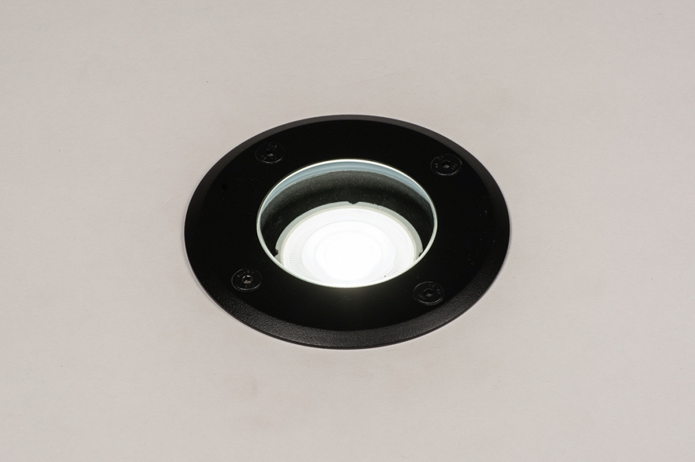 Foto 14946: Zwarte ronde grondspot led voor buiten als opritverlichting of tuinverlichting