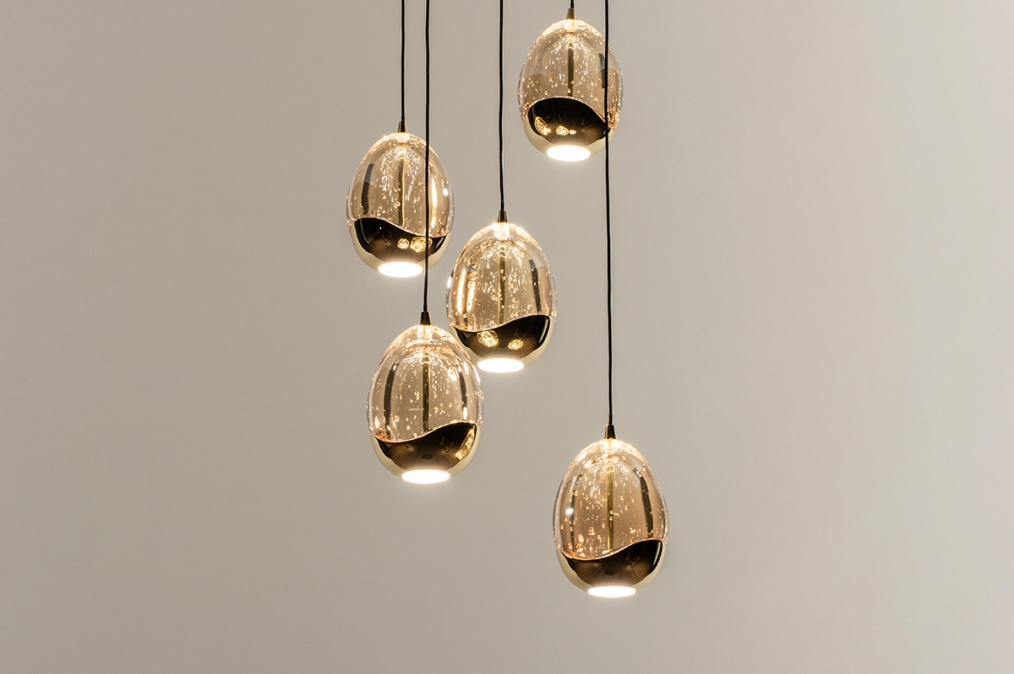 Foto 15004: Hanglamp met ronde plafondplaat en vijf eivormige glazen in amberkleur