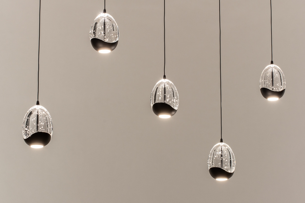 Foto 15007: Hanglamp met vijf glazen in eivorm op verschillende hoogtes