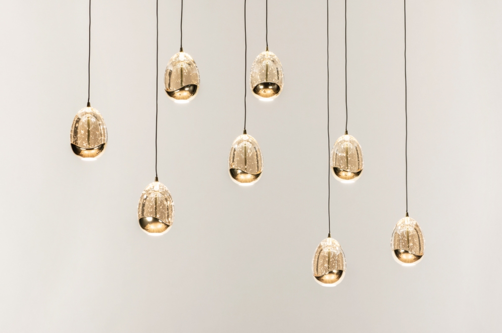 Foto 15008: Hanglamp met acht glazen in amberkleur op verschillende hoogtes