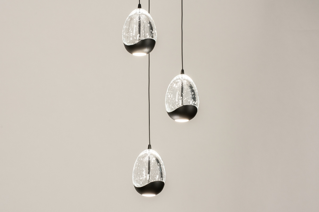 Foto 15115: Hanglamp met ronde plafondplaat en drie eivormige glazen