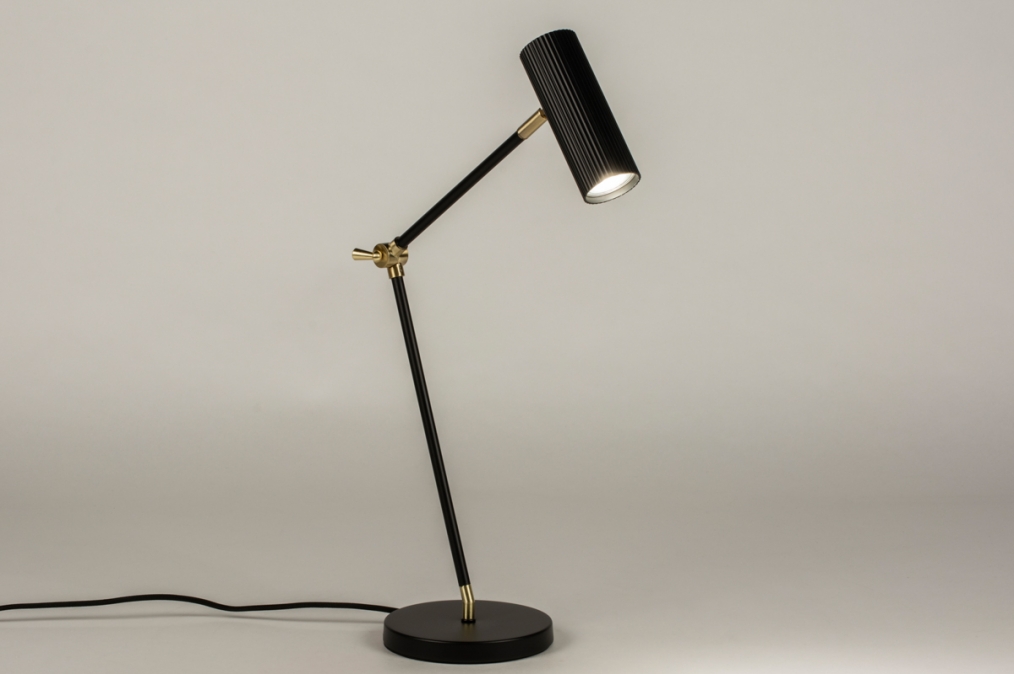 Foto 15297: Luxe zwarte tafellamp met knikarm en messing/gouden details 