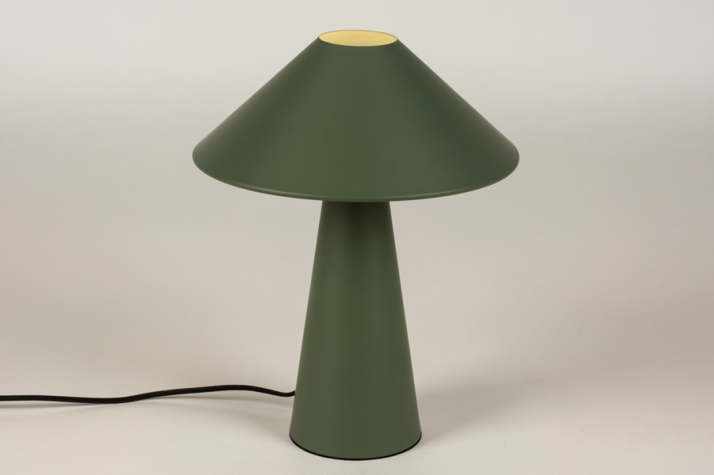 Foto 15510: Design tafellamp in het groen van metaal in kegelvorm