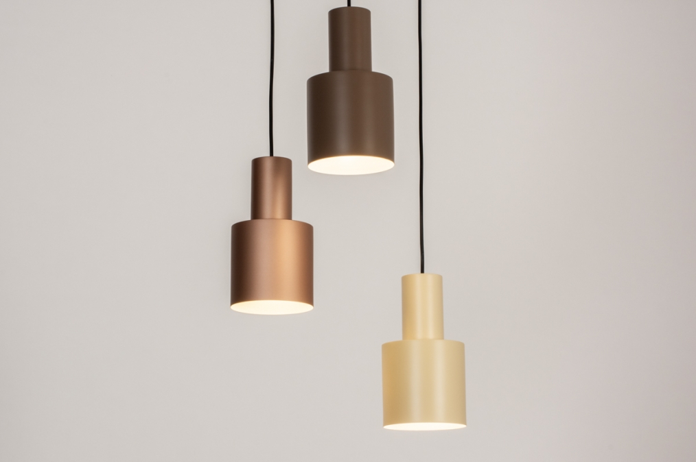 Foto 15537: Ronde hanglamp met drie metalen kokers in beige, taupe en bruin 