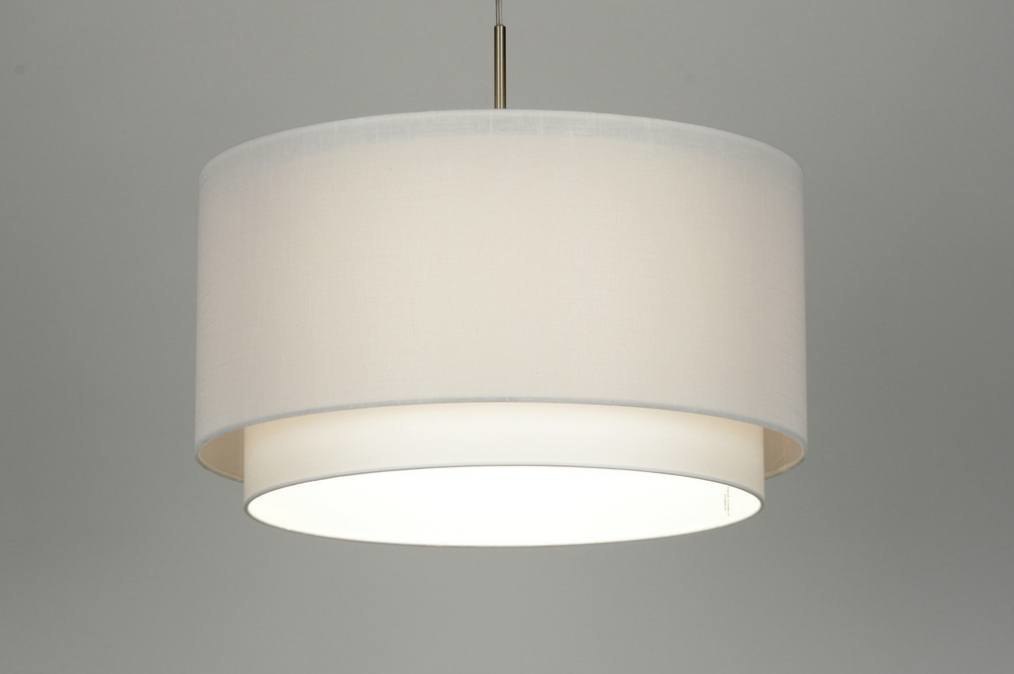 Foto 30141: Moderne hanglamp voorzien van een dubbele stoffen kap in witte kleur.