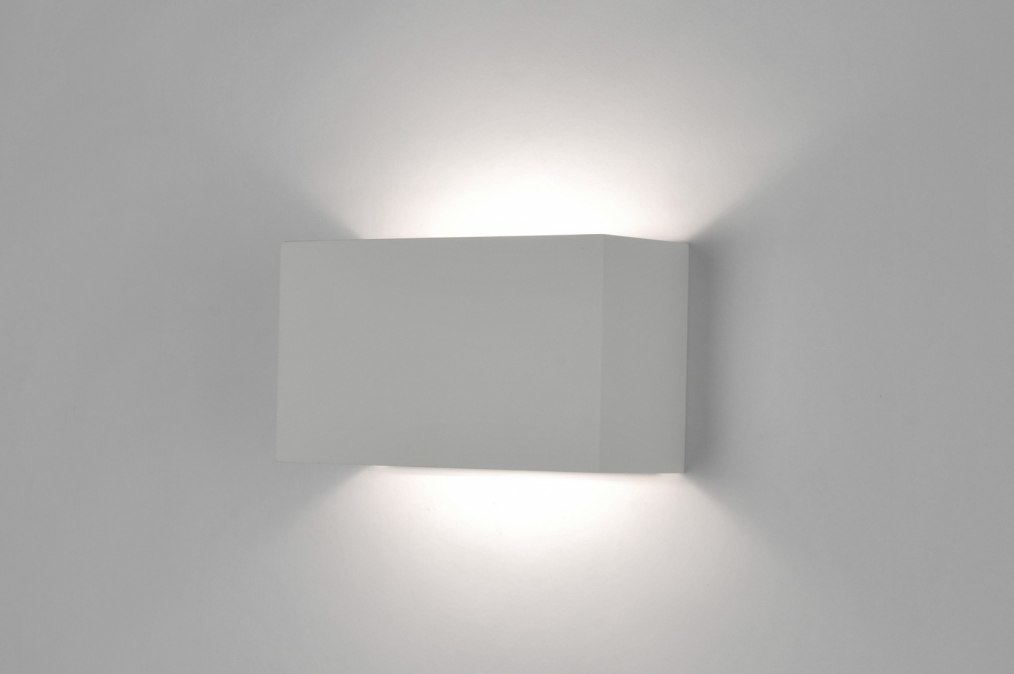 Foto 30622: Rechthoekige up en down wandlamp in het wit met dimbare led lamp