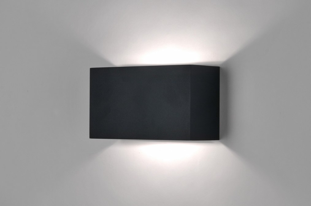 Foto 30623: Rechthoekige up en down wandlamp in het zwart met dimbare led lamp