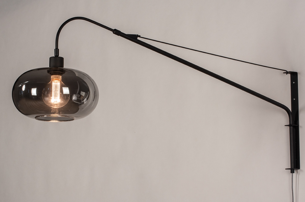 Foto 31009: Uitschuifbare wandlamp in mat zwarte kleur, geschikt voor led verlichting.