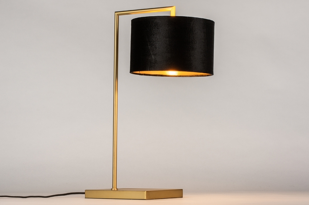 Foto 31079: Elegante Messing-Tischlampe mit luxuriösem Samt-Lampenschirm in Schwarz mit Kupfer