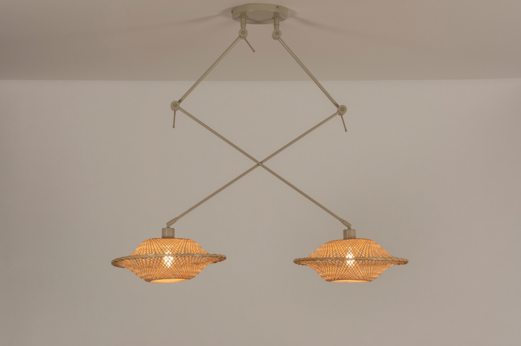 Foto 31238: Beige verstelbare hanglamp met twee rotan kappen