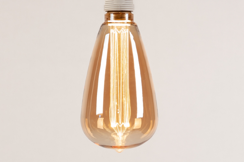 Foto 378: Warm, sfeervol licht met een decoratief design in druppelvorm