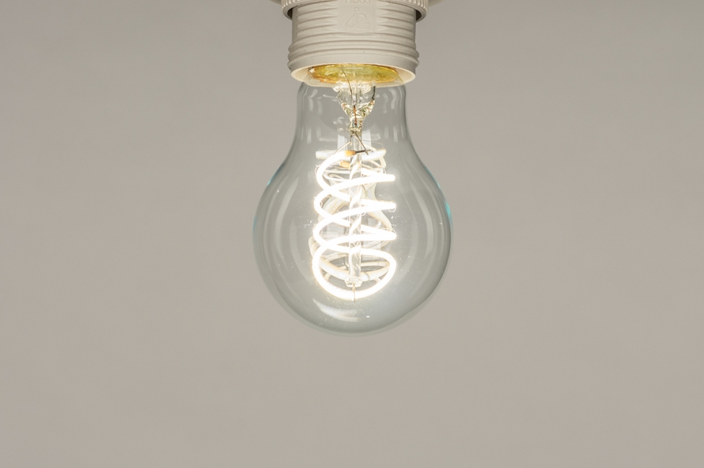 Foto 385: Led filament lamp E27 dimnbaar met gekrulde gloeidraad 
