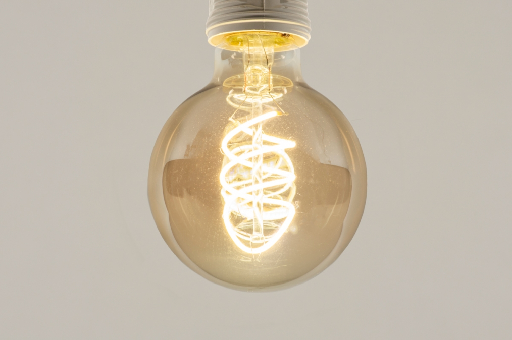 Foto 404: Dimbare rookkleurige led globe lamp; E27 5W 420lm 2200K.