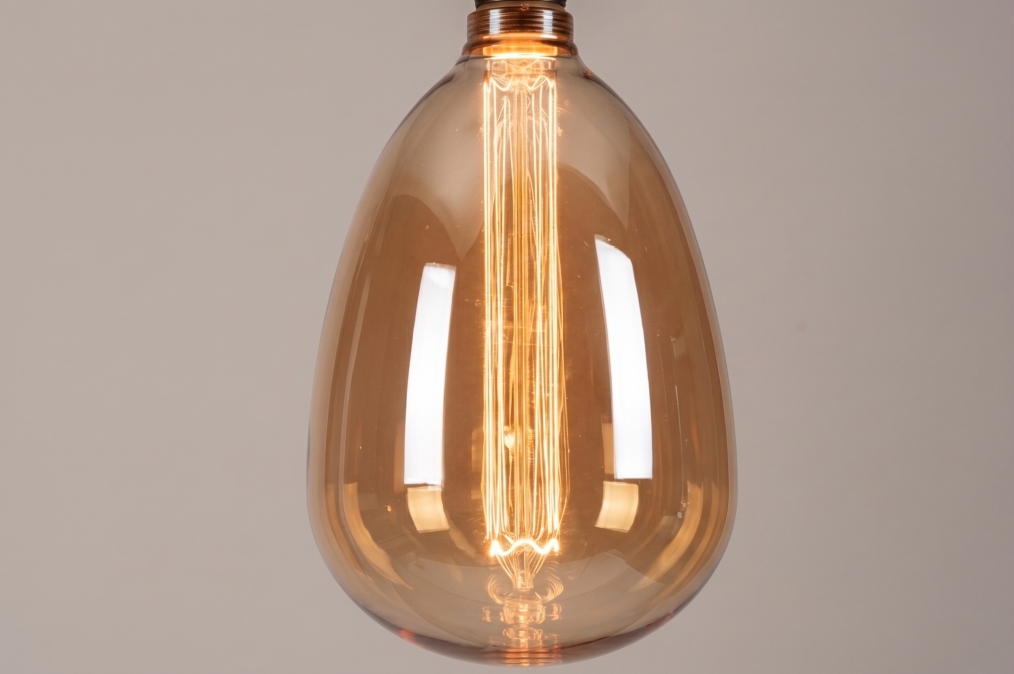 Foto 423: E27 XL led lamp, sfeervol licht met een decoratief design in druppelvorm