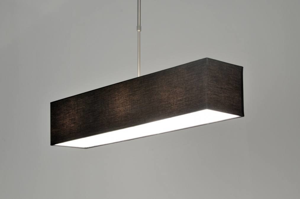 Foto 71216: Strakke, moderne hanglamp voorzien van rechthoekige, stoffen kap in zwarte kleur.