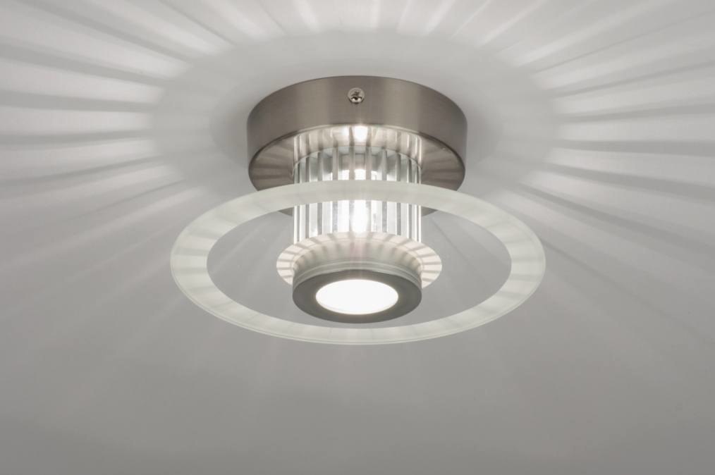 Foto 71420: Ronde plafondlamp met een bijzondere lichtreflectie op het plafond