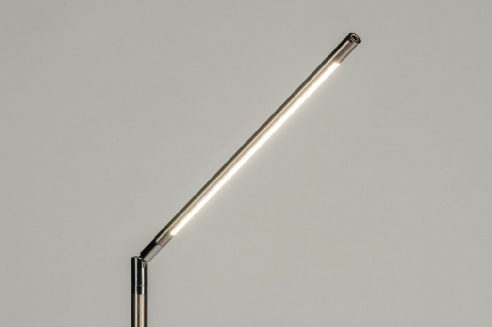 Foto 73192: Stilvolle, dimmbare LED Leseleuchte aus Stahl.