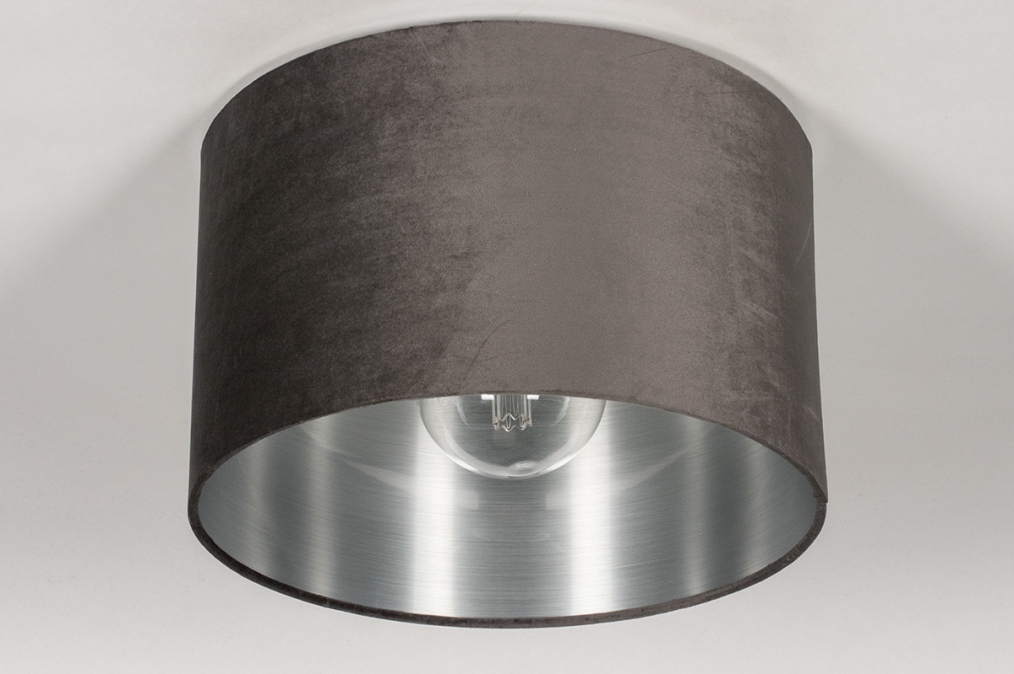 Foto 74052: Grijze lampenkap van fluweel met een zilverkleurige binnenkant