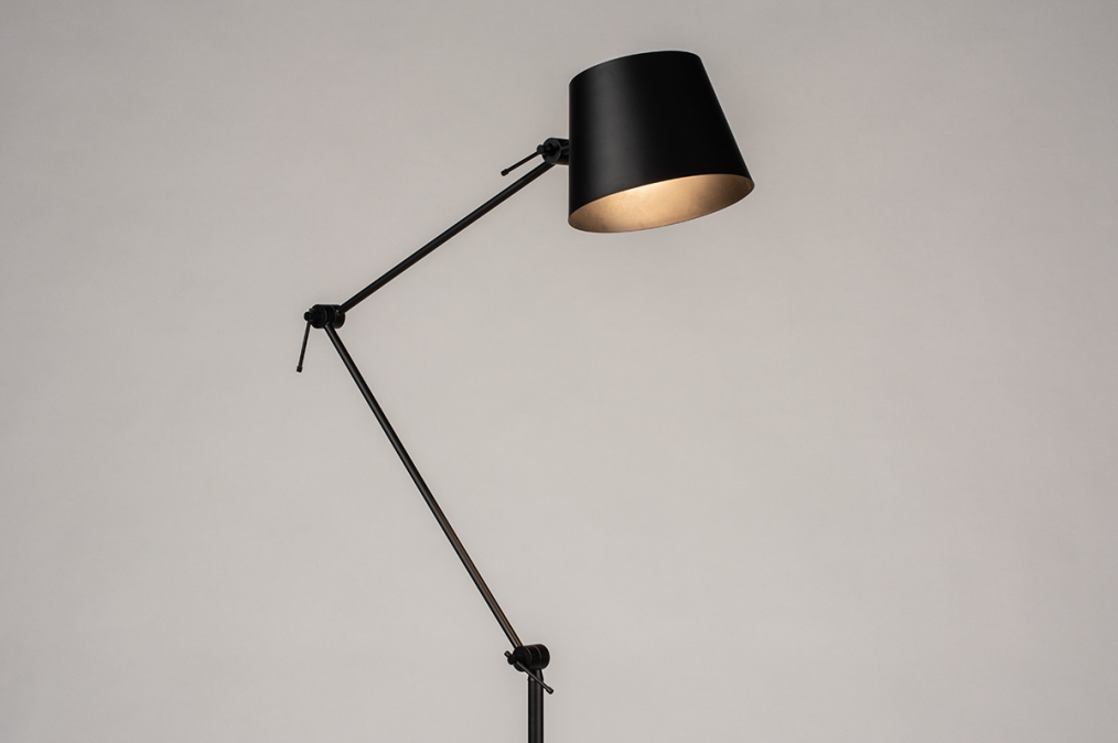Foto 74424: Hohe Stehlampe / Leselampe in mattem Schwarz, geeignet für austauschbare LED