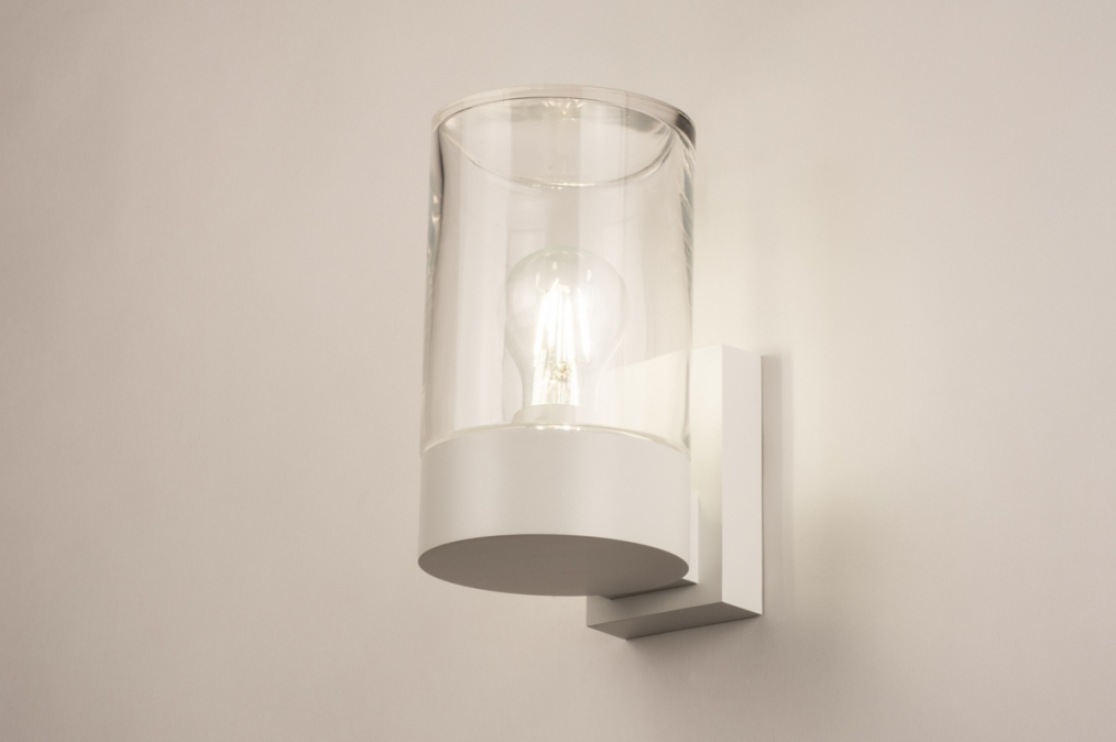 Foto 74617: Witte wandlamp met glas van hoogwaardige kwaliteit en hoge afdichtingsklasse