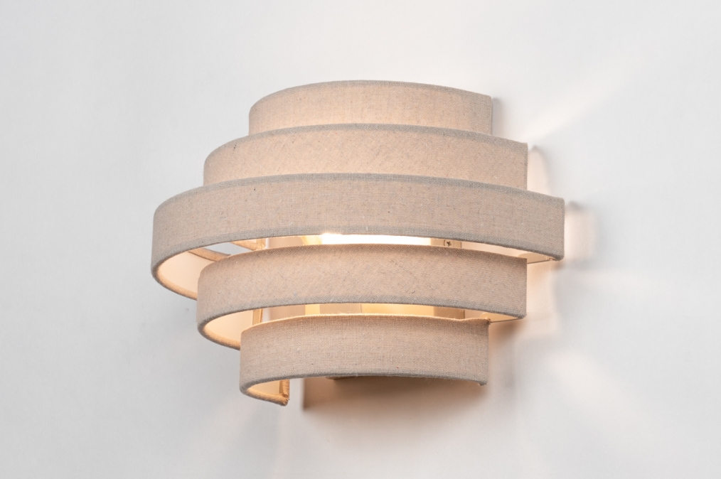 Foto 75404: Halfronde wandlamp in natuurlijke, linnen stof, uitgevoerd in een beige kleur