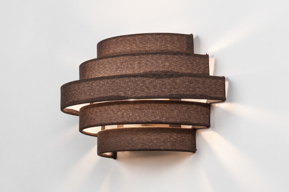 Foto 75407: Halfronde wandlamp in natuurlijke, linnen stof, uitgevoerd in een bruine kleur