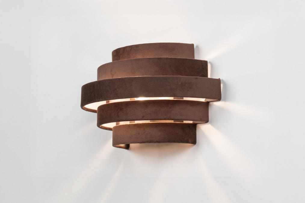 Foto 75409: Halfronde wandlamp in zachte, velvet stof uitgevoerd in een chocolade bruine kleur
