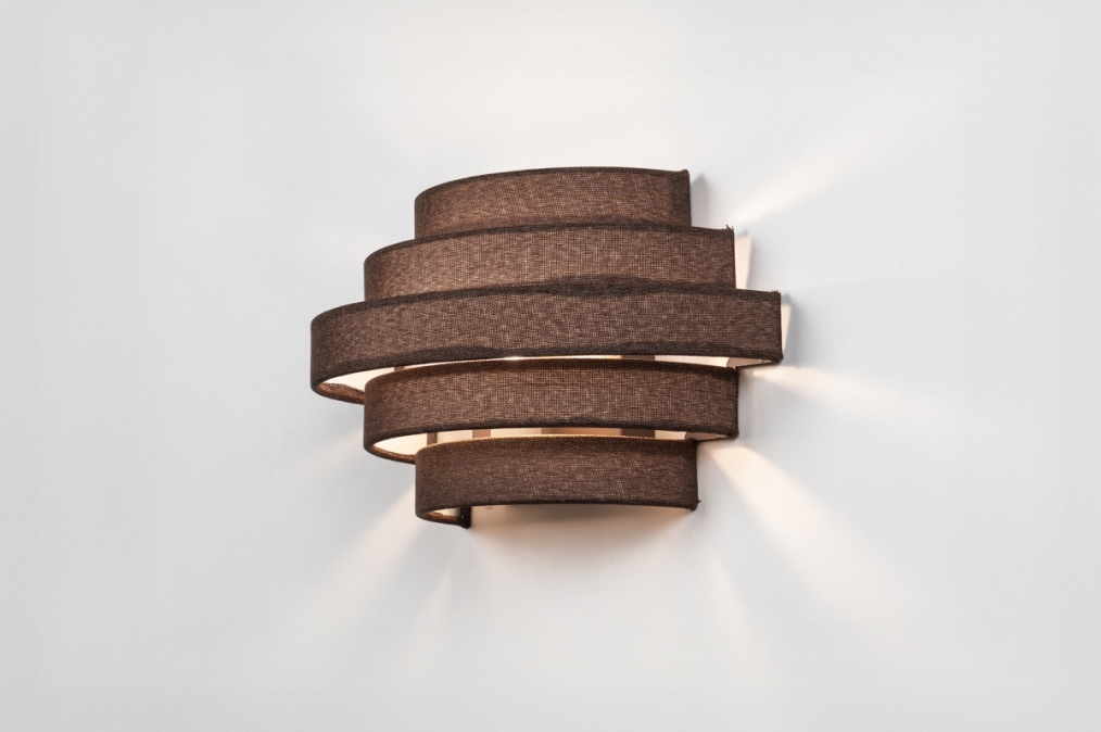Foto 75412: Halfronde wandlamp in natuurlijke, linnen stof, uitgevoerd in een bruine kleur