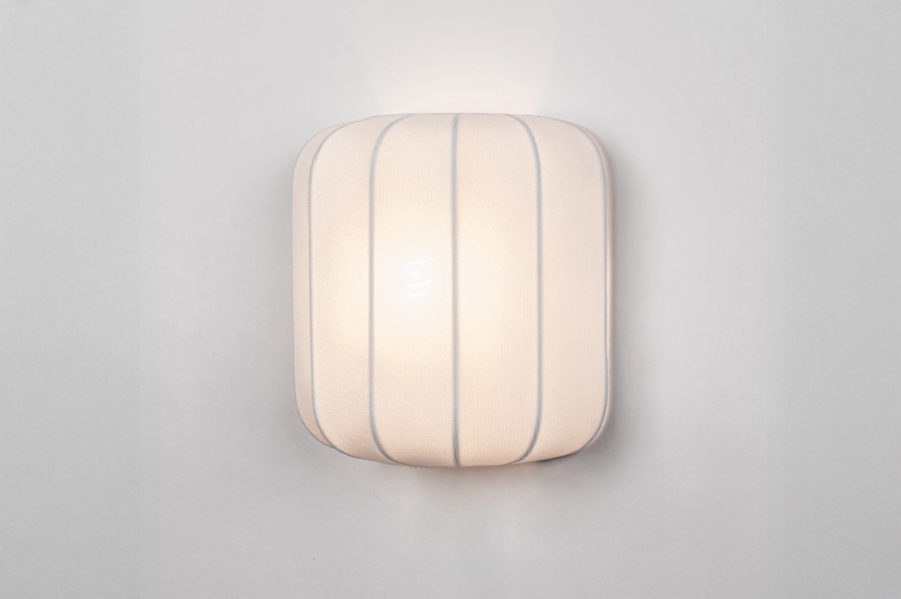 Foto 75431: Luxe wandlamp van stof in een mat witte kleur