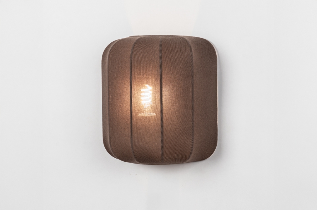 Foto 75434: Luxe wandlamp van stof in een bruine kleur!