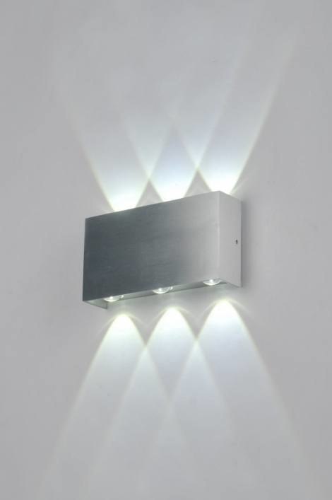 Foto 85070: Mooie led buiten- en binnen wandlamp met een bijzonder mooi lichteffect op de muur.