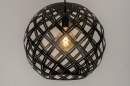 Foto 12587-3: Sfeervolle, stoere hanglamp in mat zwarte kleur, voorzien van open karakter.