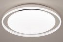 Foto 12745-1: Grote witte led plafondlamp met afstandsbediening om de lichtkleur en lichtsterkte te regelen, voorzien van IP44 waarde.