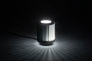 Foto 12889-4: Stoer, zwart tafellampje / bedlampje voorzien van een industriële vormgeving voorzien van led verlichting.