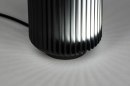 Foto 12889-8: Stoer, zwart tafellampje / bedlampje voorzien van een industriële vormgeving voorzien van led verlichting.