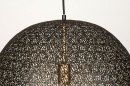Foto 13471-7: Opengewerkte, mat zwarte bol / hanglamp met goudkleurige binnenzijde, geschikt voor led verlichting.