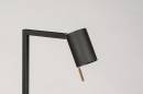 Foto 13778-6: Moderne, verstelbare vloerlamp in mat zwart met messing geschikt voor vervangbaar led.
