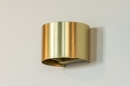 Foto 13936-9: Wandleuchte aus goldfarbenem Metall in halbkreisförmigem Design mit verstellbaren Lichtbündeln