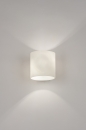 Foto 13939-1: Kleine witte wandlamp van glas geschikt voor de badkamer vanwege IP44 normering en geschikt voor gebruik met vervangbaar led.