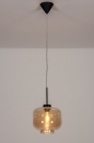 Foto 14003-1: Elegante, stijlvolle hanglamp gemaakt van helder, amberkleurig glas en mat zwarte details.