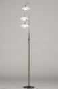 Foto 14104-1: Dimbare art deco vloerlamp in staal met opaal glazen kappen voorzien van dimbare led verlichting.