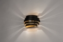 Foto 14290-2: Zwarte wandlamp van metaal met een gouden binnenkant 