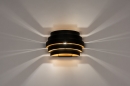 Foto 14290-3: Zwarte wandlamp van metaal met een gouden binnenkant 