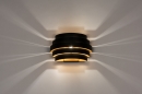Foto 14290-3: Zwarte wandlamp van metaal met een gouden binnenkant 