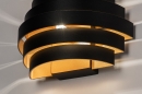 Foto 14290-6: Zwarte wandlamp van metaal met een gouden binnenkant 