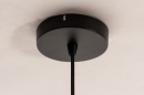 Foto 14334-8: Trendy, zwarte hanglamp voorzien van een bolvormig rookglas, geschikt voor vervangbaar led. 