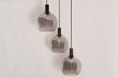 Foto 14335-11: Trendy, zwarte hanglamp voorzien van drie glazen kappen, geschikt voor vervangbaar led.