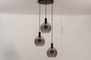 Foto 14335-12: Trendy, zwarte hanglamp voorzien van drie glazen kappen, geschikt voor vervangbaar led.