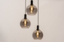 Foto 14335-3: Trendy, zwarte hanglamp voorzien van drie glazen kappen, geschikt voor vervangbaar led.